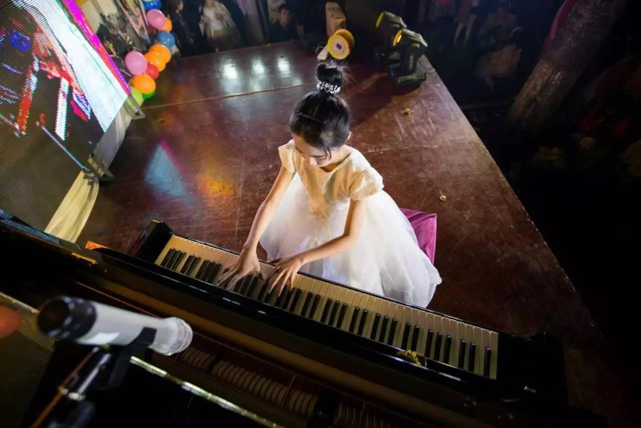 孩子彈鋼琴手型一定要規(guī)范！